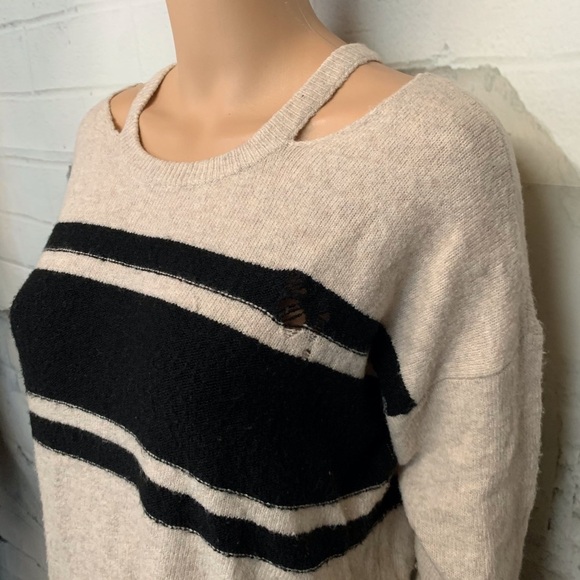 American Eagle Distressed Cutout Sweater - Picture 2 of 7